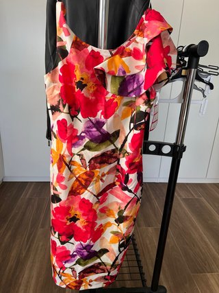 Vestido floral con volantes