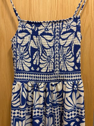 Vestido midi H&M azul y blanco