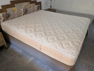 Juego de cama King con colchón y cabecero