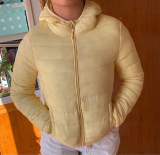 Chaqueta acolchada amarilla