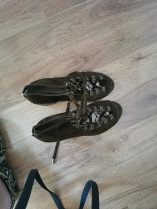Sandalias verde oliva con cordones