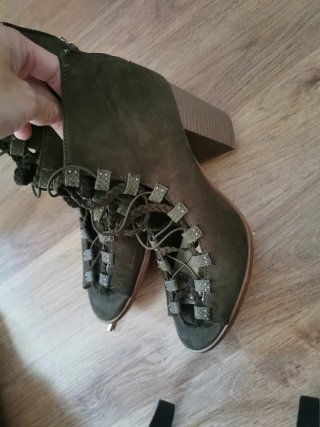 Sandalias verde oliva con cordones