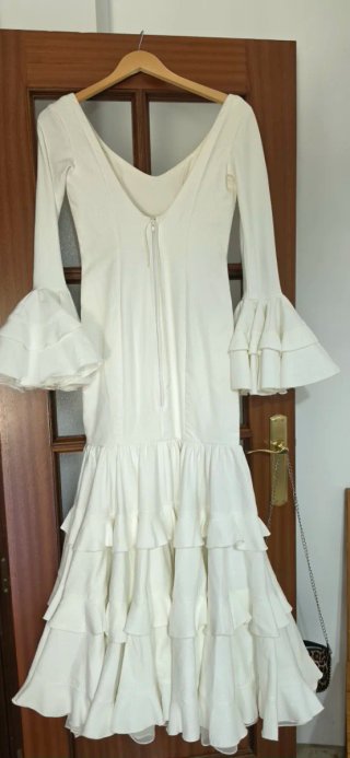 Traje de flamenca blanco con volantes