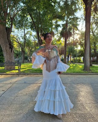 Traje de flamenca blanco con volantes