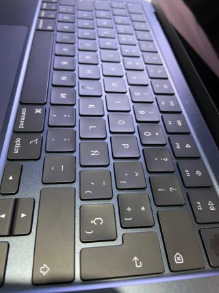 MacBook M2 8 núcleos Negro