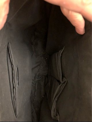 Borsa nera con ricami floreali e uccelli