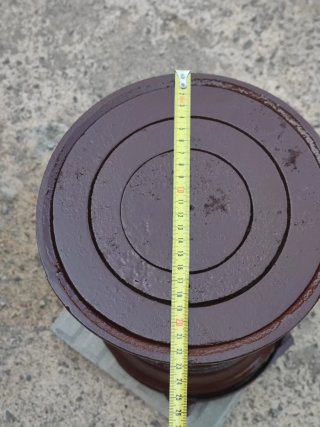 Estufa antigua hierro fundido carbón o cáscara