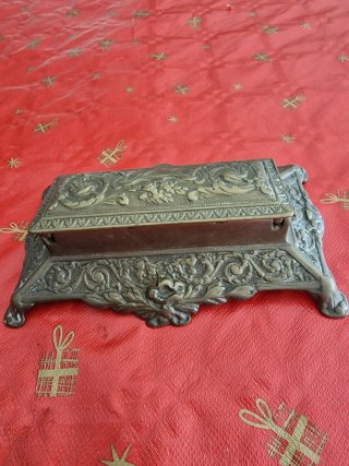 Antigua caja bronce pastillero/sellos