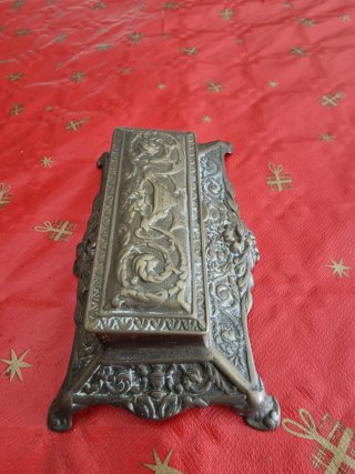 Antigua caja bronce pastillero/sellos