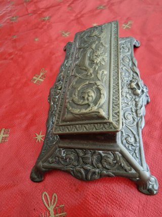 Antigua caja bronce pastillero/sellos