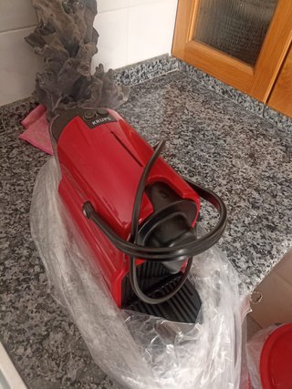 Cafetera Krups Nespresso Inissia Roja