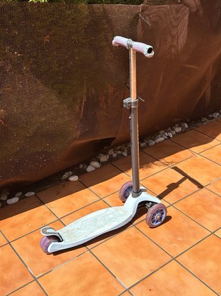Patinete 3 ruedas, asas gastadas