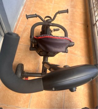 Triciclo infantil con manillar y asiento