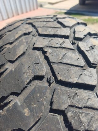 3 Neumáticos Radar Renegade R/T+ LT285/75R16