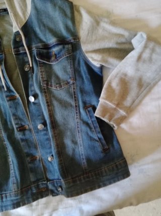 Chaqueta vaquera con capucha