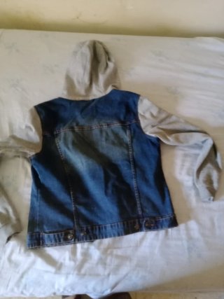 Chaqueta vaquera con capucha