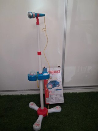 Karaoke infantil con micrófono y pie