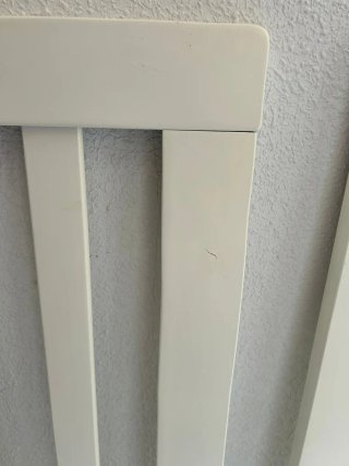 Cuna de bebé blanca con estrellas
