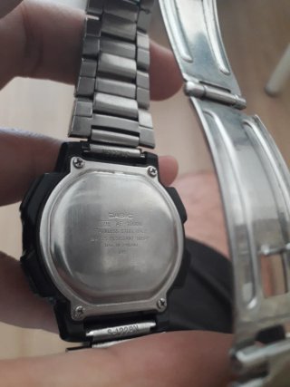 Dos Relojes Casio (Negro y Plateado)