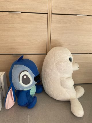 Pack 2 Peluches Grandes Stitch y Foca