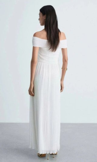Vestido blanco plisado hombros descubiertos