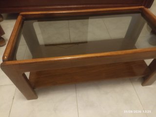 Mesa de centro de madera y cristal