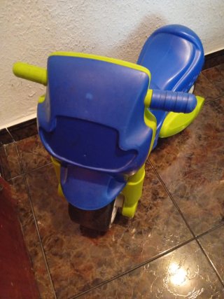 Moto correpasillos niño azul y verde