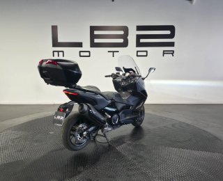 Yamaha TMAX Maxi Scooter Negra/Gris