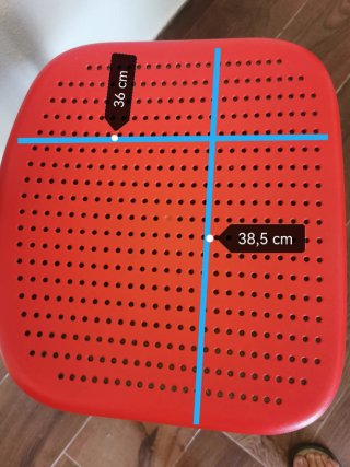 Silla de escritorio roja con ruedas