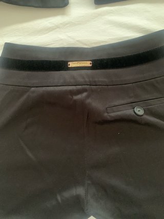 Traje de chaqueta negro con estampado animal