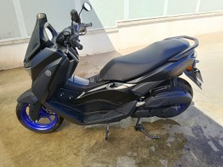 Yamaha Nmax 125 Negra y Morada