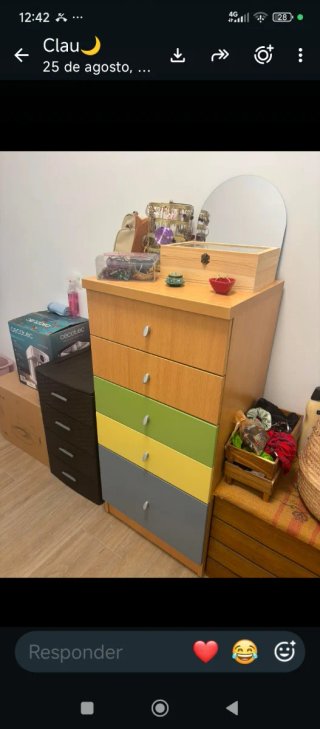 Cómoda de madera aglomerada