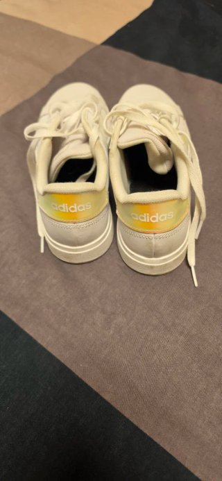 Zapatillas Adidas Blancas y Amarillas