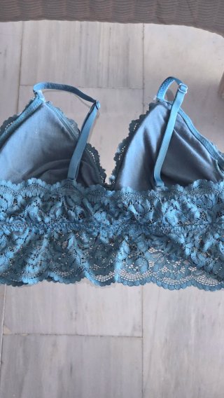 Top de encaje verde azulado.  Talla 95B