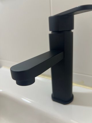 Mueble baño 70cm con grifo negro y pila