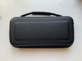 Nintendo Switch + Funda + Todos los accesorios