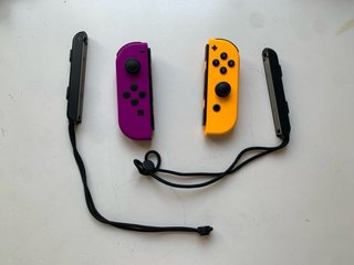 Nintendo Switch + Funda + Todos los accesorios