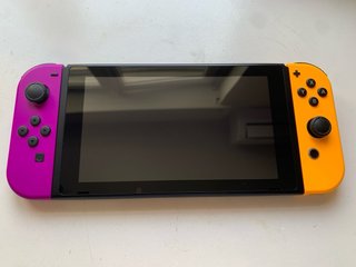 Nintendo Switch + Funda + Todos los accesorios