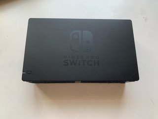 Nintendo Switch + Funda + Todos los accesorios