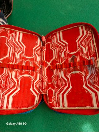 Zaino con astuccio rosso e blu