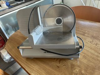 Cortadora de fiambre eléctrica