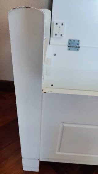 Banco de madera blanco con almacenaje