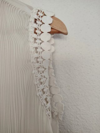 Camisa blanca transparente con encaje