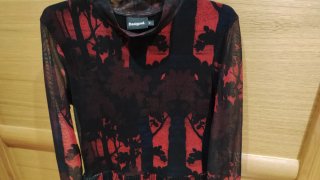 Vestido Desigual Negro y Rojo  Estampado bosque