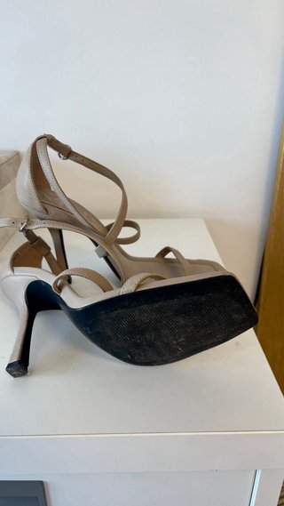 Sandalias tacón beige
