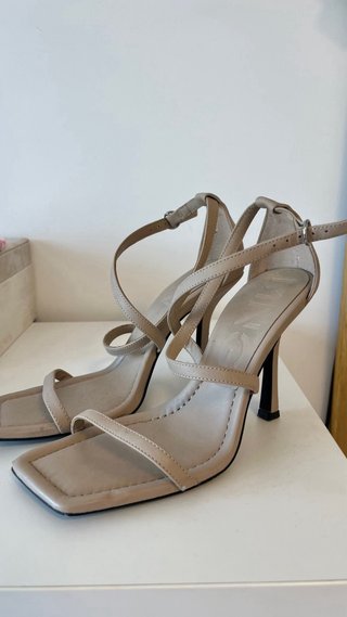 Sandalias tacón beige