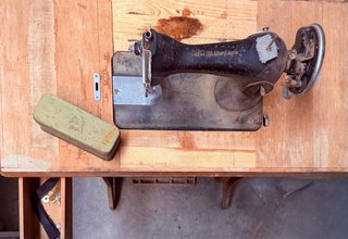 Máquina de coser Alfa con mueble