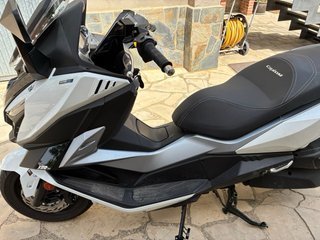 SYM Cruisym 300 Maxi Scooter