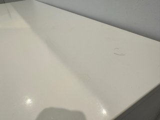 Mueble recibidor y espejo plateado