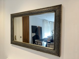 Mueble recibidor y espejo plateado